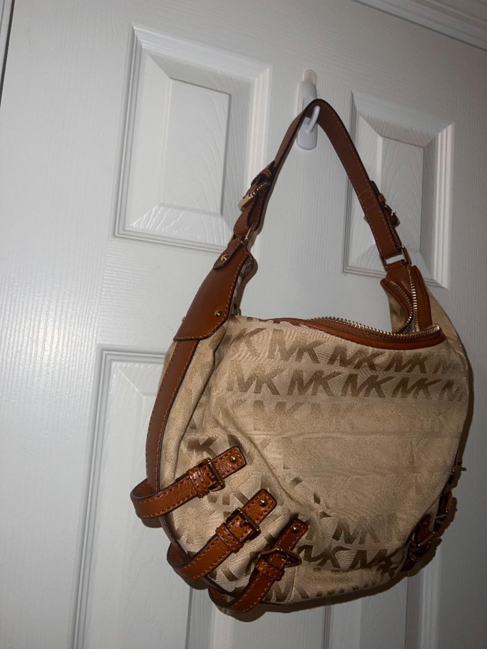 Michaels Hobo Purse with gold hardware - Picture 7 of 7